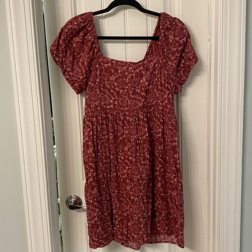Maroon a-line puff sleeve dress